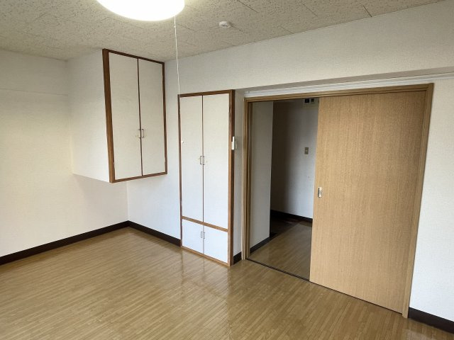 半田コーポの内装|明るい室内です