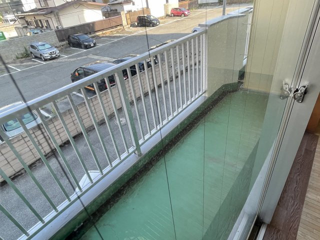 半田コーポのバルコニー|外からの目が気にならないバルコニーで洗濯物が干せます