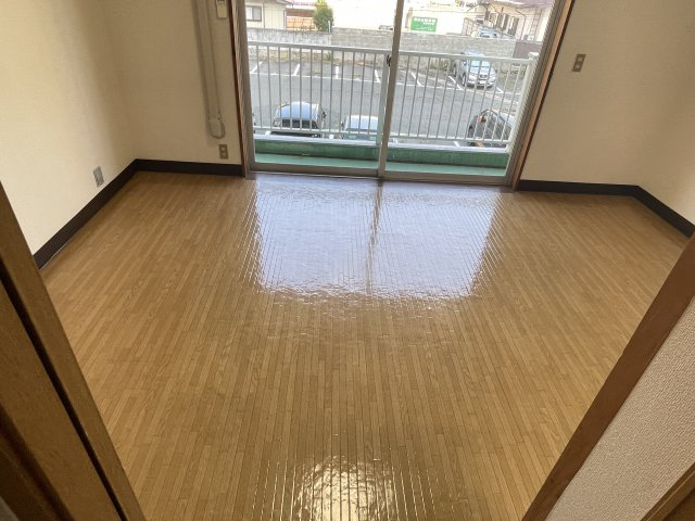 半田コーポの洋室|ゆったりした洋室です