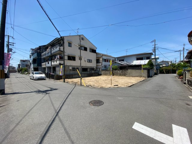 グラッド・タウン大東市明美の里町（建築条件付き土地）の前面道路含む現地写真|■コンビニ、スーパー、ドラッグストア近くで便利な立地です♪♪