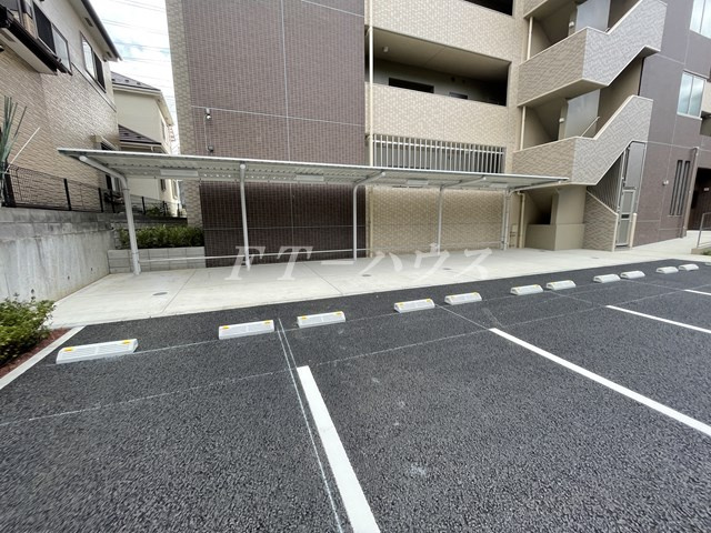 エストレヤの駐車場