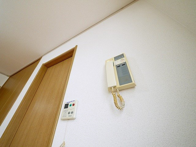 エステートピア二階堂のセキュリティ|インターホンが付いてます。