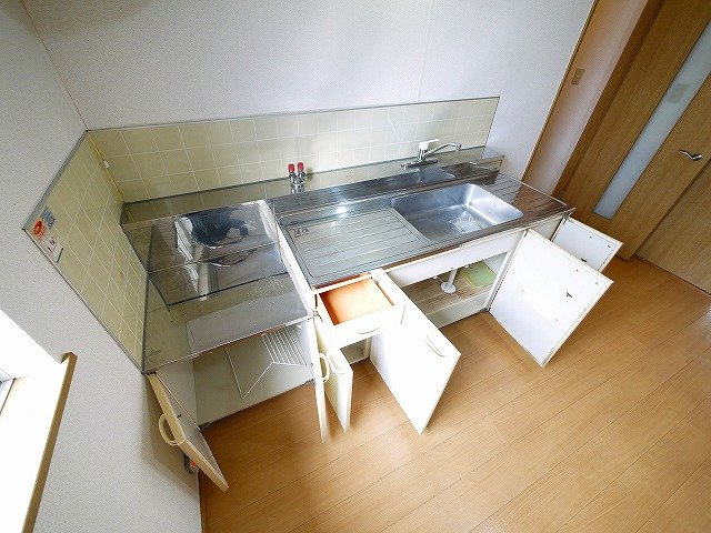 エステートピア二階堂のキッチン|キッチン収納です