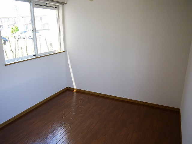 エステートピア二階堂の洋室|広々とした洋室です