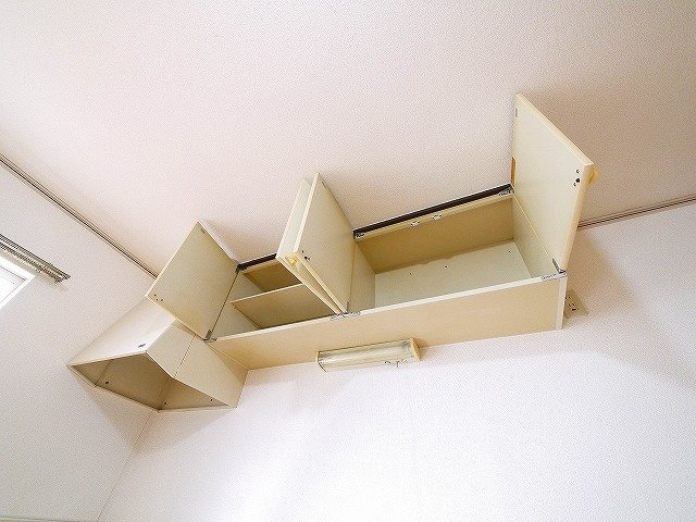 エステートピア二階堂のキッチン|ちょっとした収納スペースも充実しています