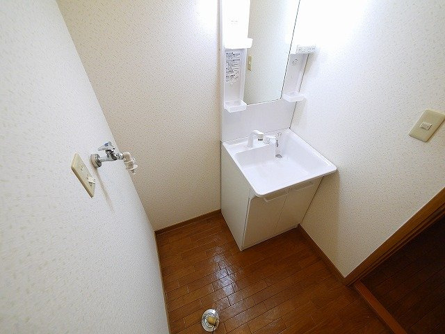 エステートピア二階堂の洗面所|スペースが確保できる洗面所です