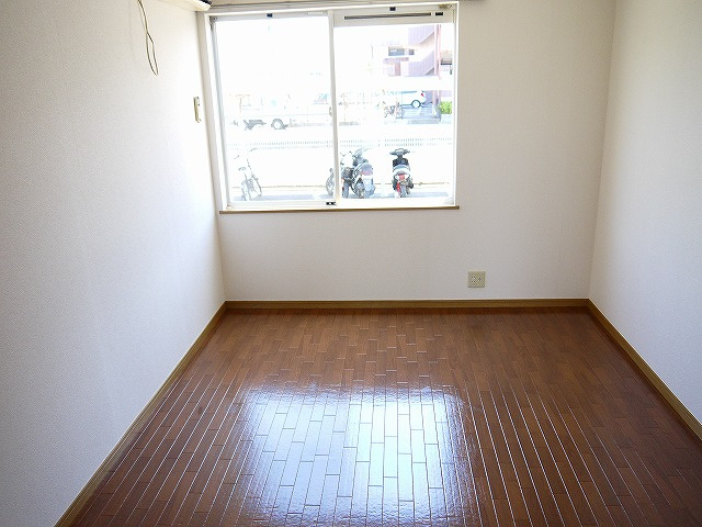 エステートピア二階堂の洋室|明るい洋室です