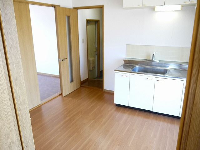 エステートピア二階堂の居間・リビング|明るい居間です