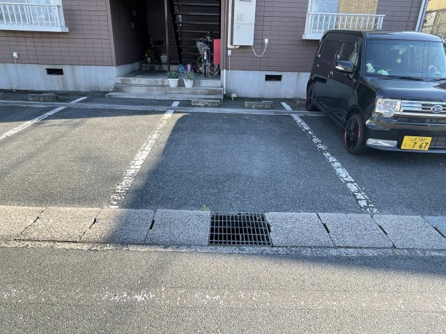 レピュート花楯の駐車場
