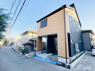 【外観】 | ☆洗練されたクールデザイン☆売主直売！仲介手数料不要／城南4丁目新築戸建 | 青空の映える陽当りの良い区画です!(^^)!シンプルモダンなカラーリングとデザイン♪