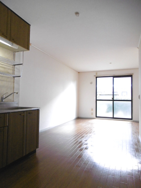 アーバンライフ津福【10,000円キャッシュバック対象物件】の居間・リビング|使いやすい居間です