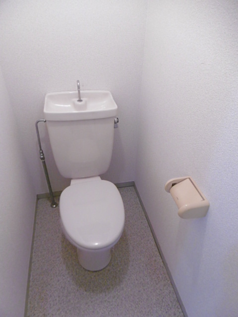 アーバンライフ津福【10,000円キャッシュバック対象物件】のトイレ|コンパクトで使いやすいトイレです