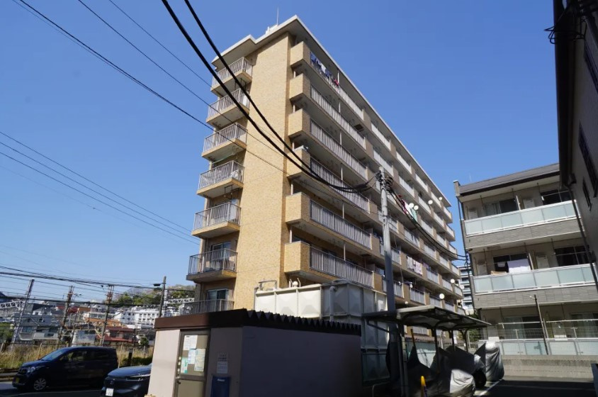 日榮ハイム鶴見（鶴見区生麦4丁目）の外観|外観です　日榮ハイム鶴見　南西側バルコニーから富士山を望む住戸　駅まで平坦　京浜急行線「花月総持寺」駅徒歩5分　南東・南西角部屋につき日当たり良好　2LDK　昭和59年10月築　新規内装リノベーション