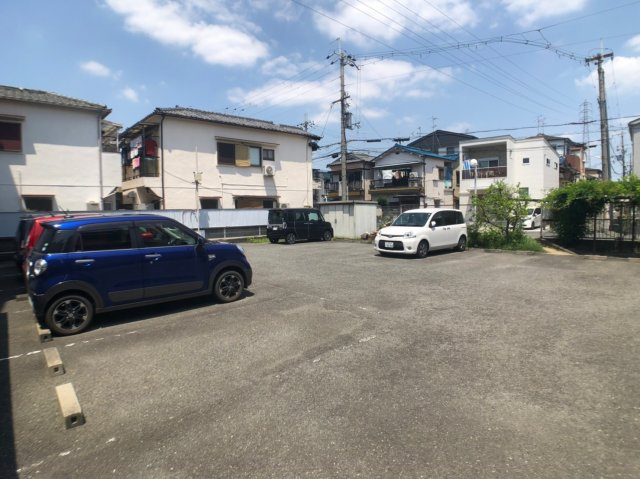 コルティーレ緑ヶ丘の駐車場