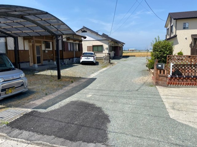 柳川市久々原の中古一戸建の前面道路含む現地写真