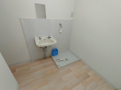 【洗面所】 | 林寺４丁目中古テラス | 洗濯パンと洗面です。