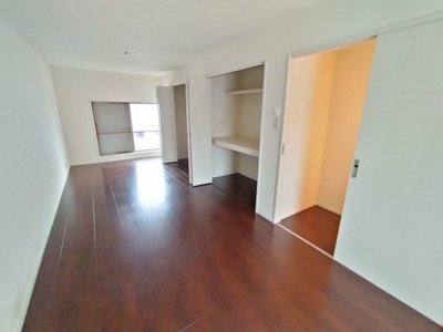 【居間・リビング】 | 林寺４丁目中古テラス | 洋室：綺麗なフローリングの洋室です。