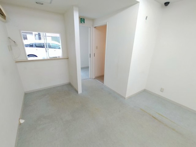 【玄関】 | 林寺４丁目中古テラス | 店舗部分から見た受付カウンターです。