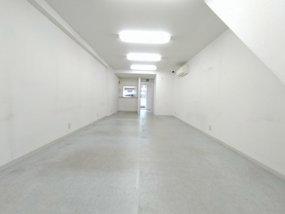 【内装】 | 林寺４丁目中古テラス | 使い勝手の良い長方形のスペースです。