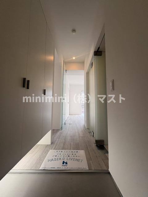 ラ・ドゥセール湊町の玄関
