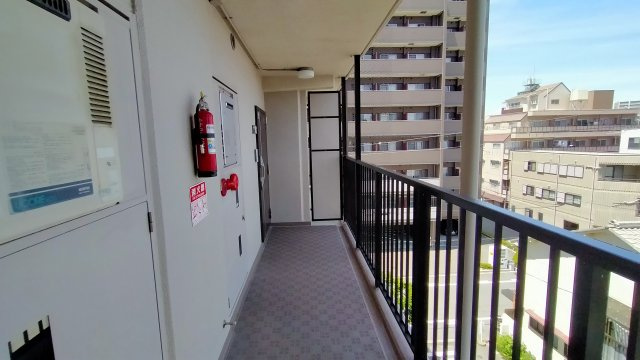 ネオコーポ野江のその他共用部分|玄関前通路です。