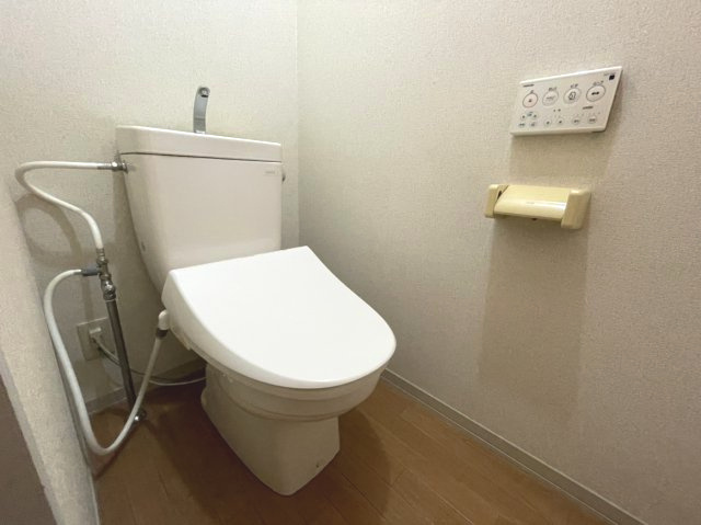 チェリーハウスのトイレ|落ち着いた色調のトイレです