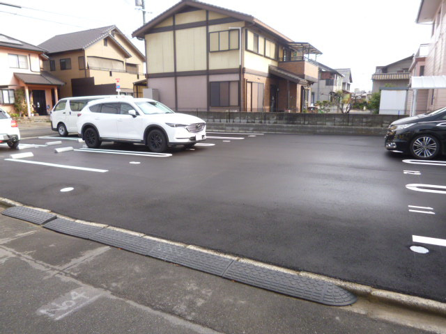 コン・テネレッツァの駐車場