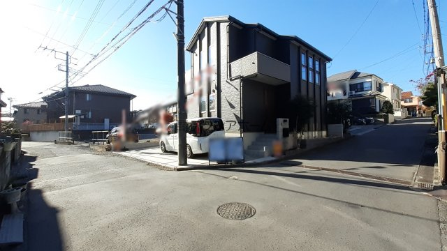 入間市高倉2丁目・全3棟　新築未入居一戸建　3号棟　の前面道路含む現地写真