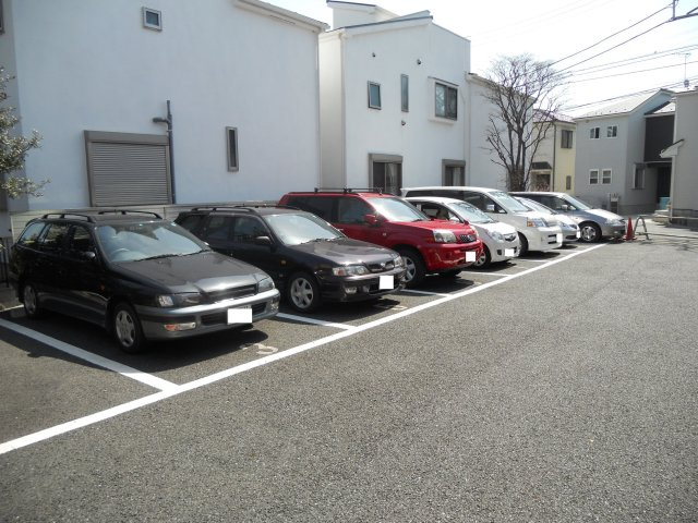 ガーデナーハウスAの駐車場