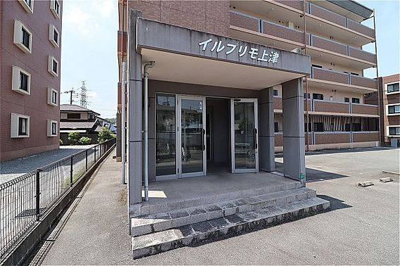 イルプリモ上津のエントランス