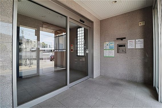 イルプリモ上津のエントランス