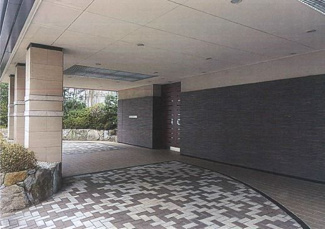 【エントランス】 | 安全に配慮されたオートロックマンションです♪ 車寄せがあるので雨の日の送り迎えにもピッタリですね