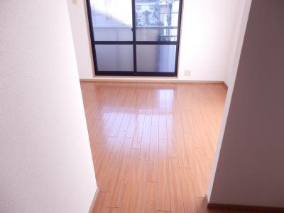 エルブの内装|廊下から～