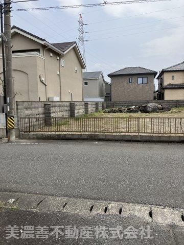 ５９２６１　本巣郡北方町高屋伊勢田土地の前面道路含む現地写真
