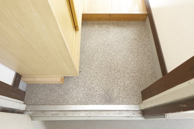 小松マンションの玄関