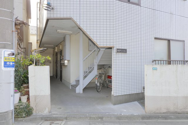 小松マンションのエントランス