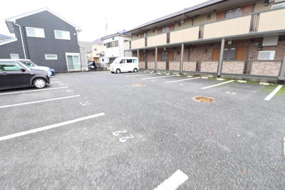【駐車場】 | ピュアコートD | 駐車場に車を止められます