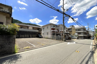 【前面道路含む現地写真】 | ガーデニングやお子様のプールなどが楽しめるお庭を作るのもいいですね！