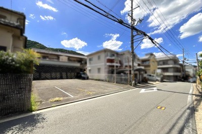 【前面道路含む現地写真】 | 山科区西野山桜ノ馬場町　注文住宅　建築条件なし　土地 | ガーデニングやお子様のプールなどが楽しめるお庭を作るのもいいですね！