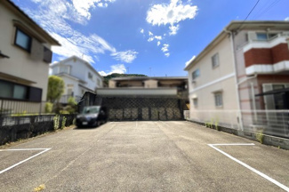 【外観】 | 徒歩4分に児童公園《中鳥井南児童公園》徒歩5分に《西野山保育園》があり子育て世代の方にもおすすめのエリアです。