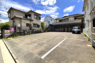 【外観】 | 《アル・プラザ醍醐》が車で約6分にあるので気軽にショッピングが楽しめるだけでなく、カルチャー教室やスポーツクラブもあり毎日が充実。