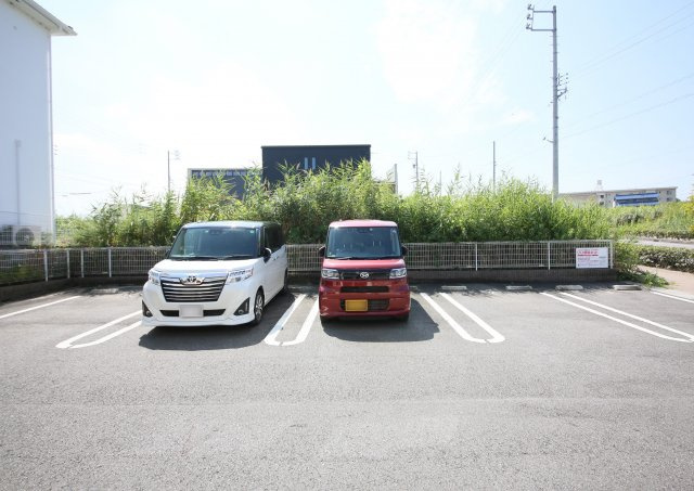 イリーデ・カーサの駐車場