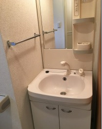 【独立洗面台】 | ピュアドームラシュール・イン博多 | ※別号室の写真になります。現況優先。
