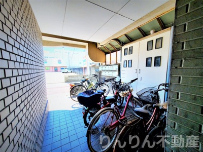 【エントランス】 | ヴィバ山城ハイツ | 落ち着いたエントランスです