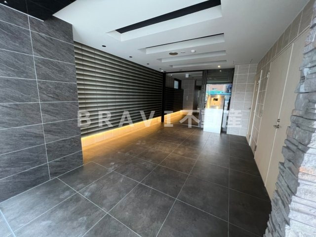 ソルテラス大阪城東 BRAVI不動産のエントランス|【ソルテラス大阪城東】清潔なエントランスです