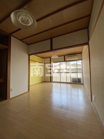 【居間・リビング】 | ゆったりとした13.5畳の居間です