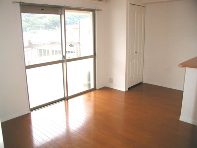 【居間・リビング】 | ラ・プラージュ | 別号室の写真になります。現況優先。