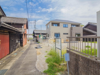 【前面道路含む現地写真】