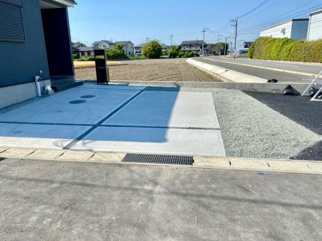 三潴郡大木町大字三八松の新築一戸建の駐車場|駐車場に車を止められます