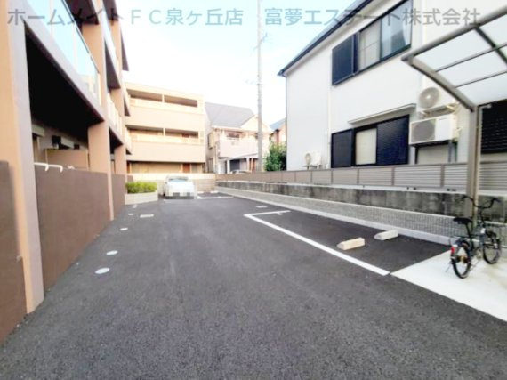 イデアルMIYAの駐車場